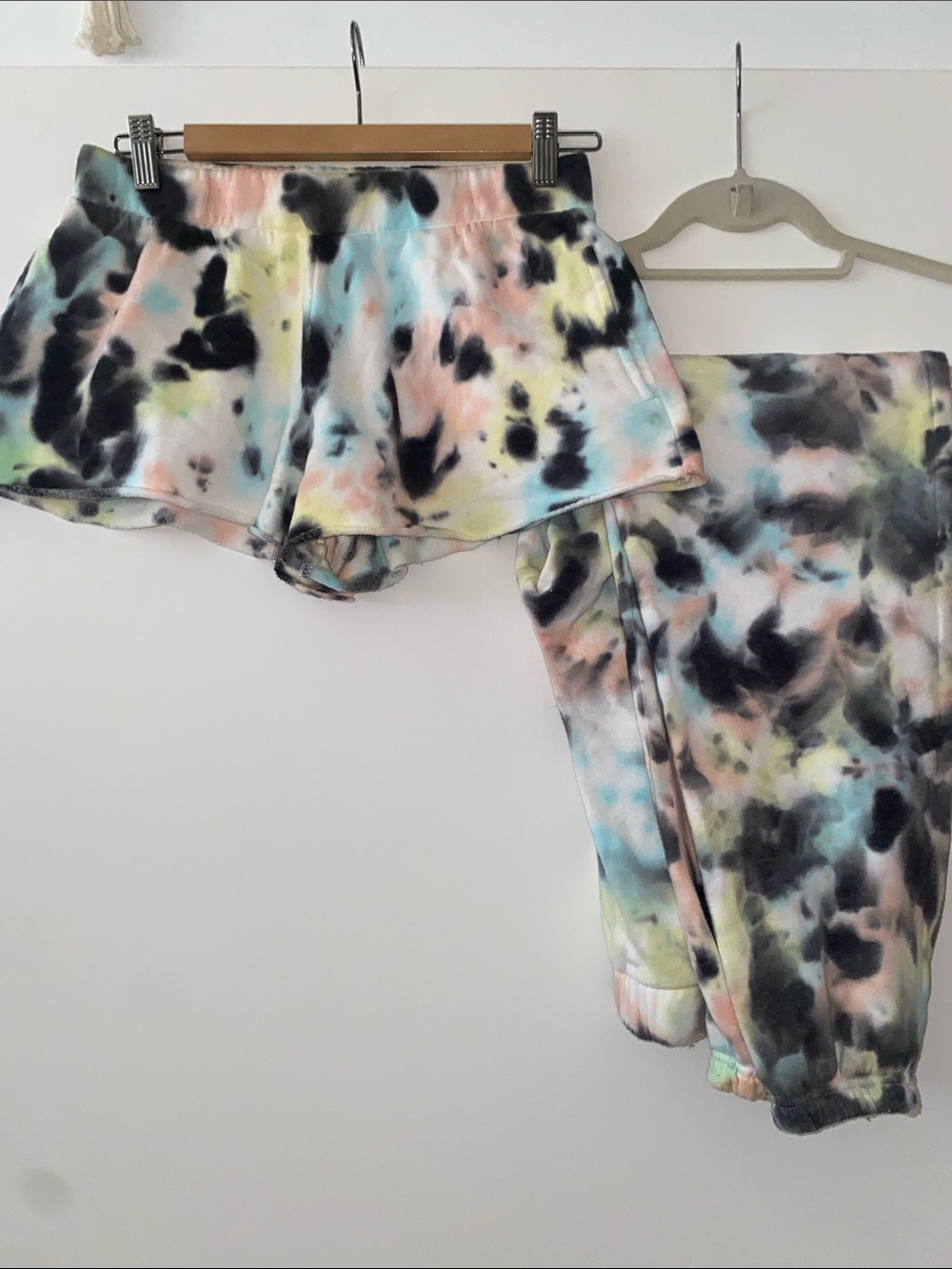 Colsie Tie dye sweatpants & sweatshirts set. XS